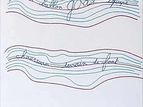 Mots du football (ballon, goal, équipe, chaussures, terrain de foot) écrits en cursive entre des lignes ondulées.